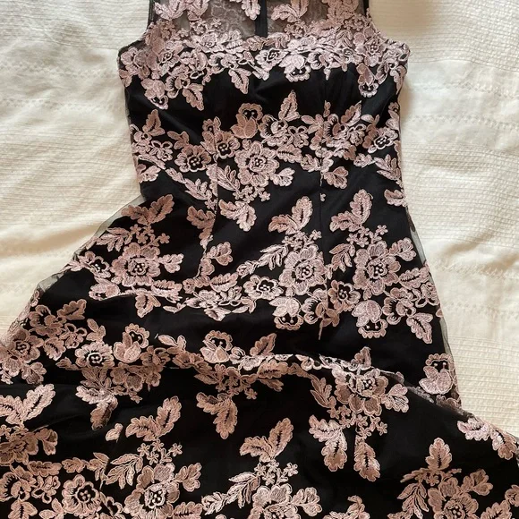 Dress - Picture 5 of 9